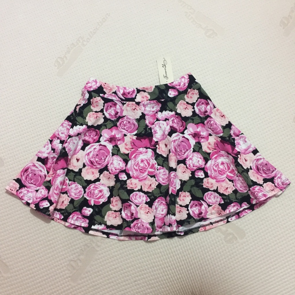 Forever 21 floral mini skirt.